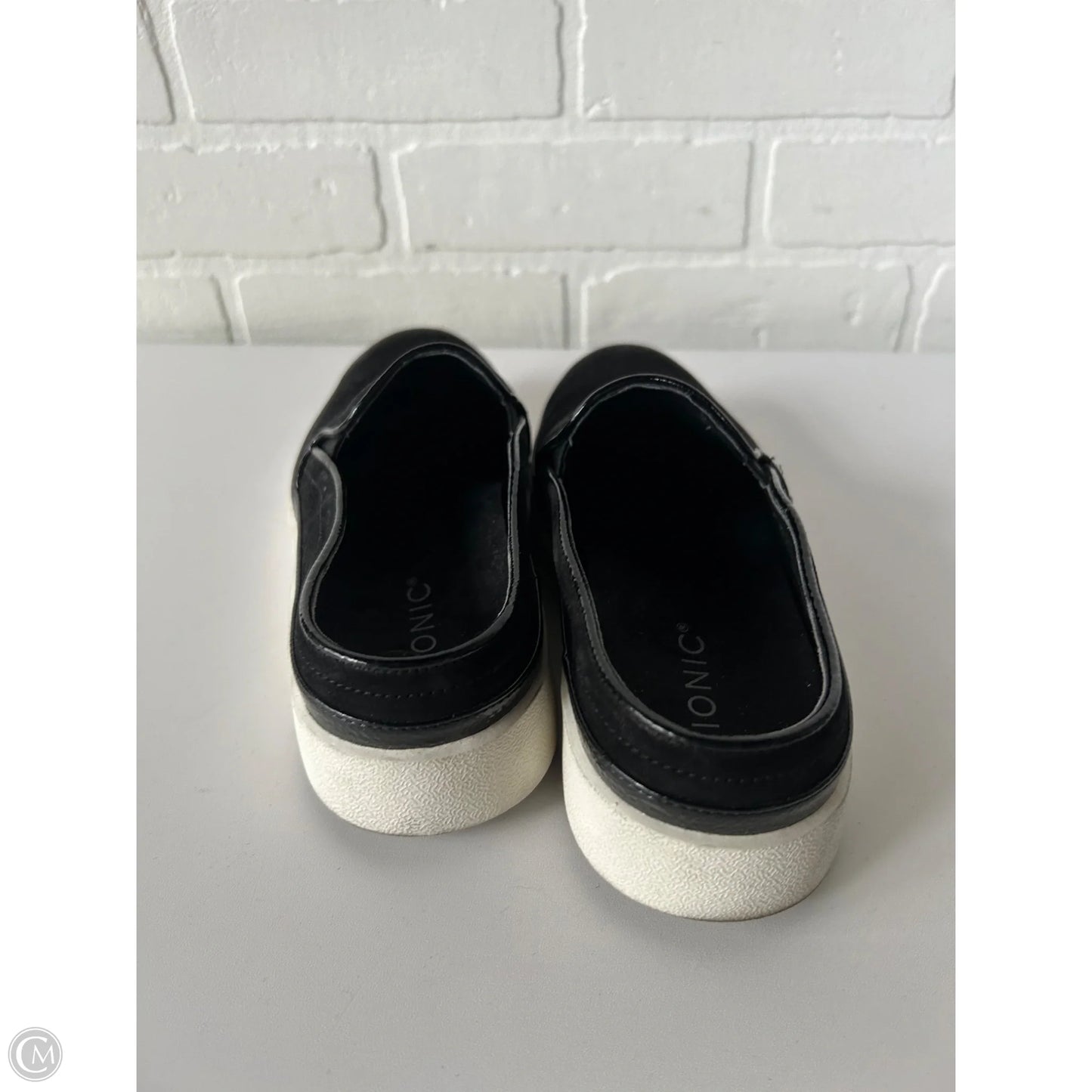 Shoes Flats By Vionic In Black, Size: 6.5