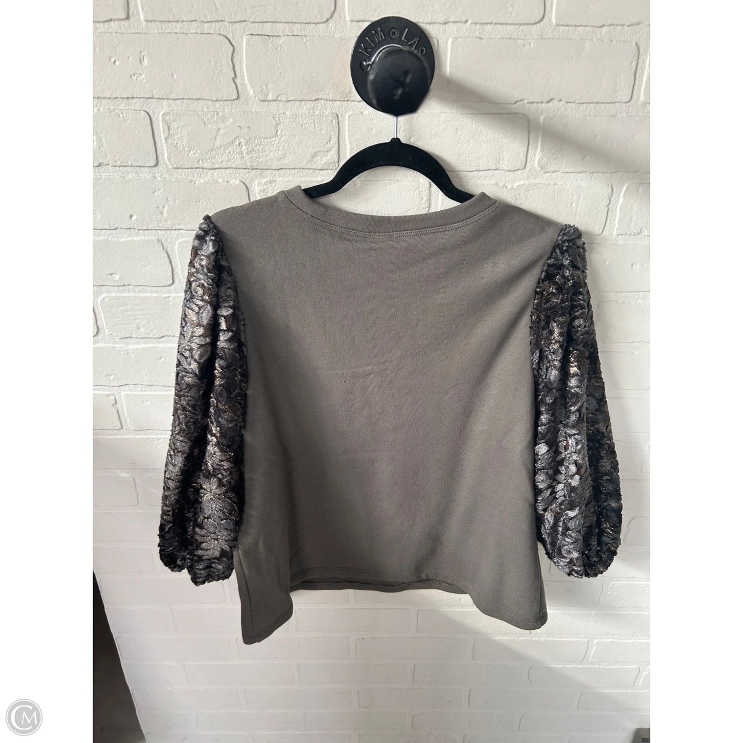 Top 3/4 Sleeve By Amadi In Grey, Size: M