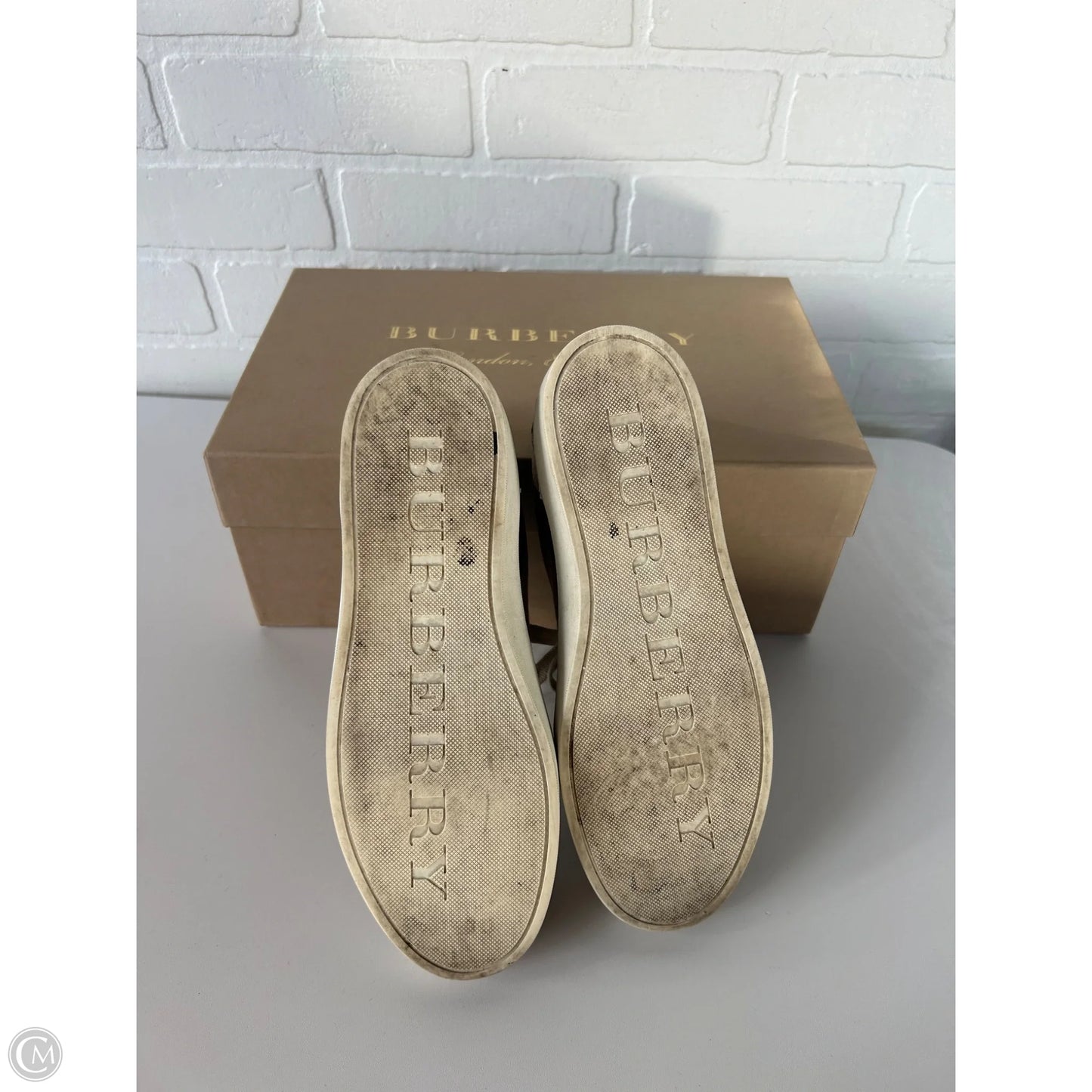 Shoes Luxury Designer By Burberry In Tan, Size: 7.5