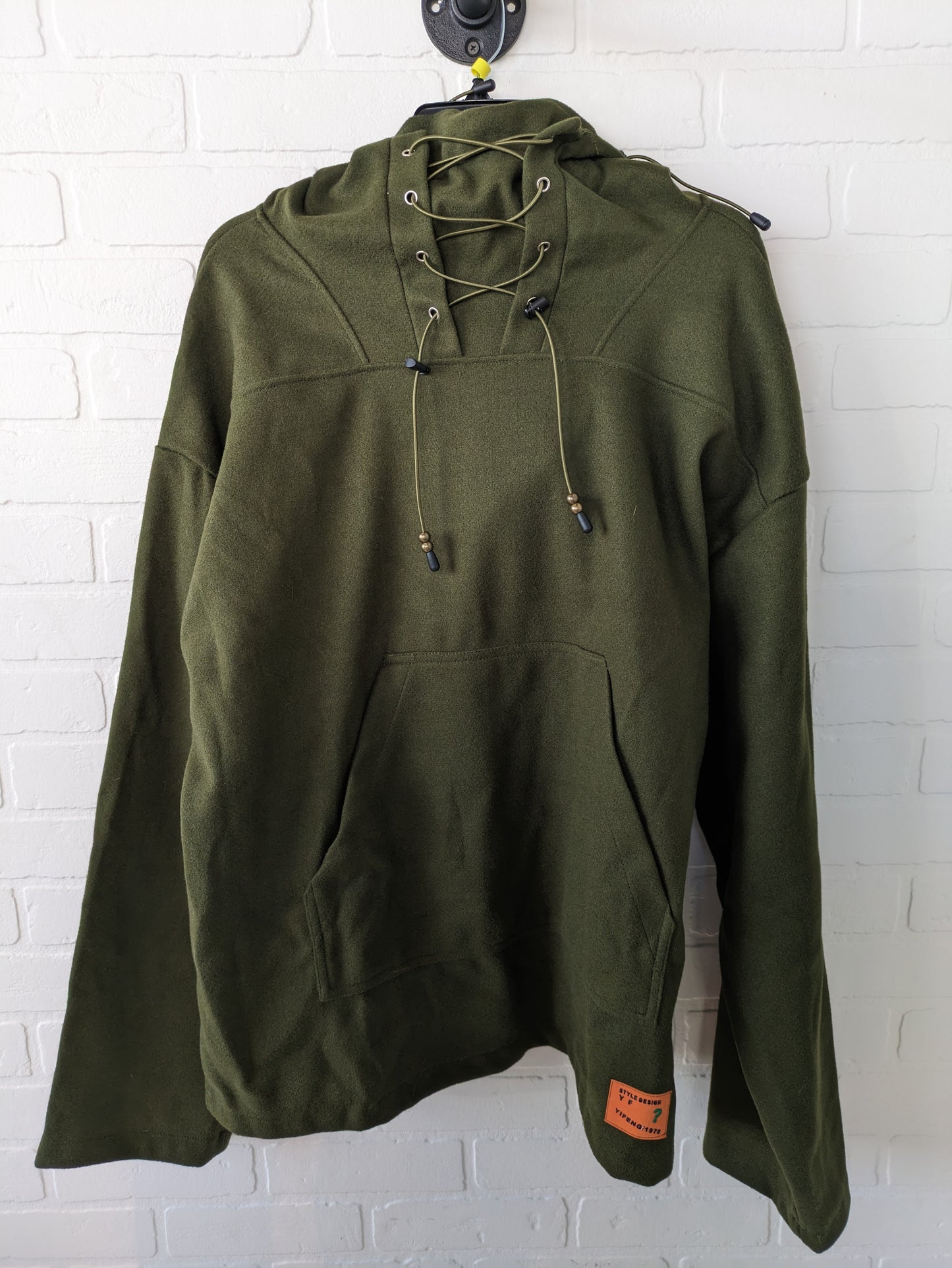 Sweatshirt Hoodie By Clothes Mentor Size: 5