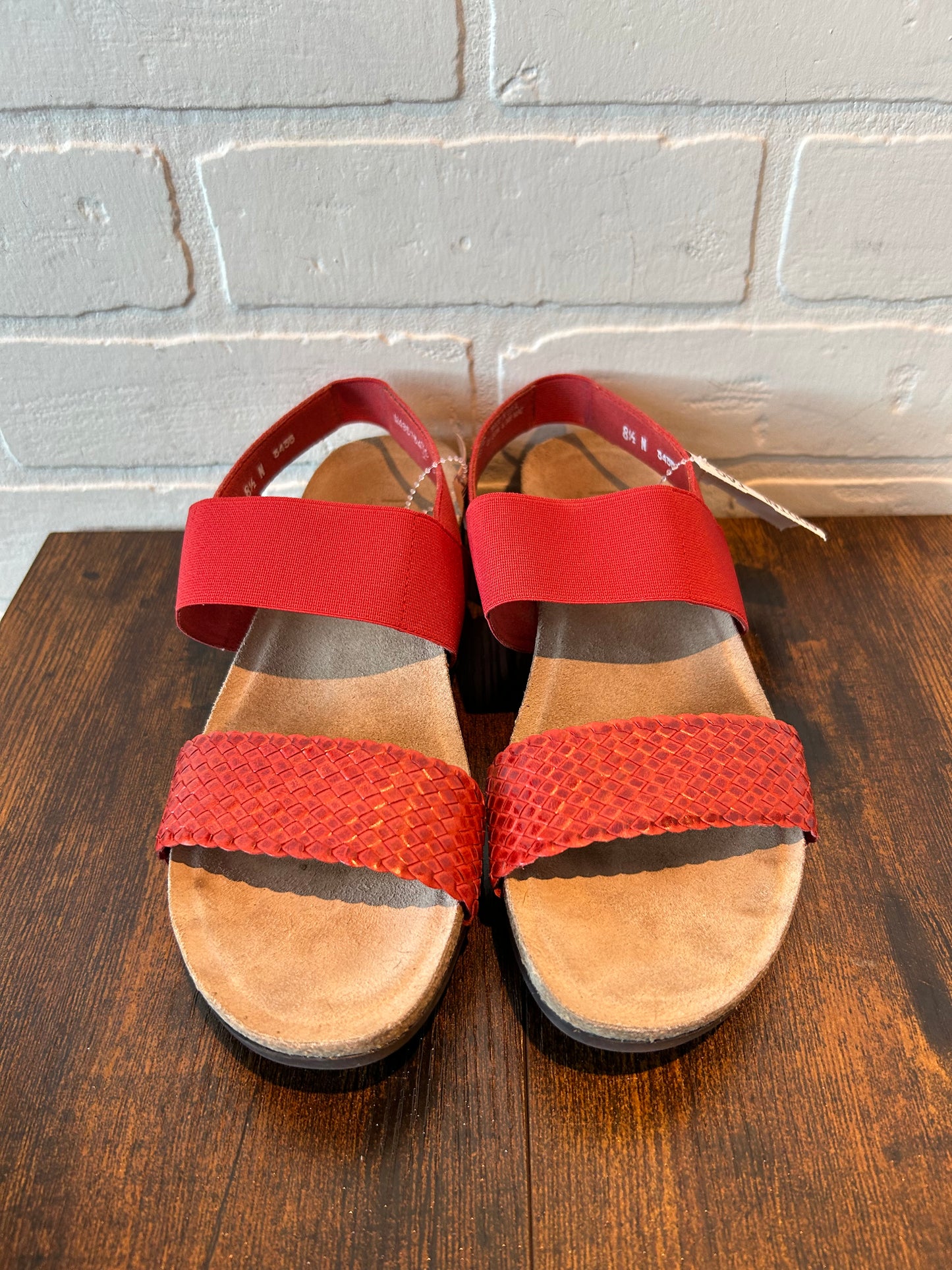 Red Sandals Flats Munro, Size 8.5