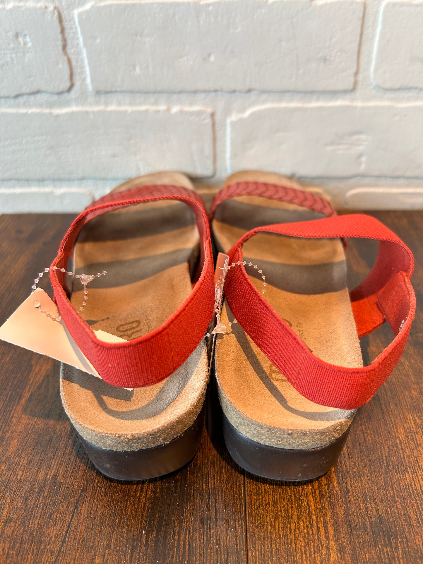 Red Sandals Flats Munro, Size 8.5