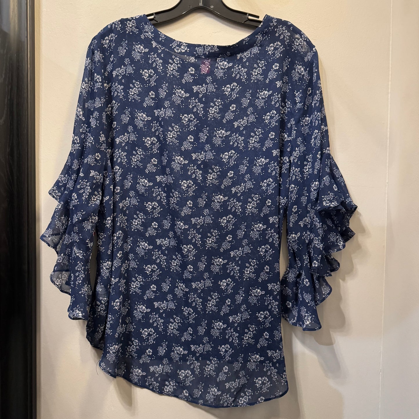 Top Short Sleeve By Vince Camuto In Blue & White, Size: Xl