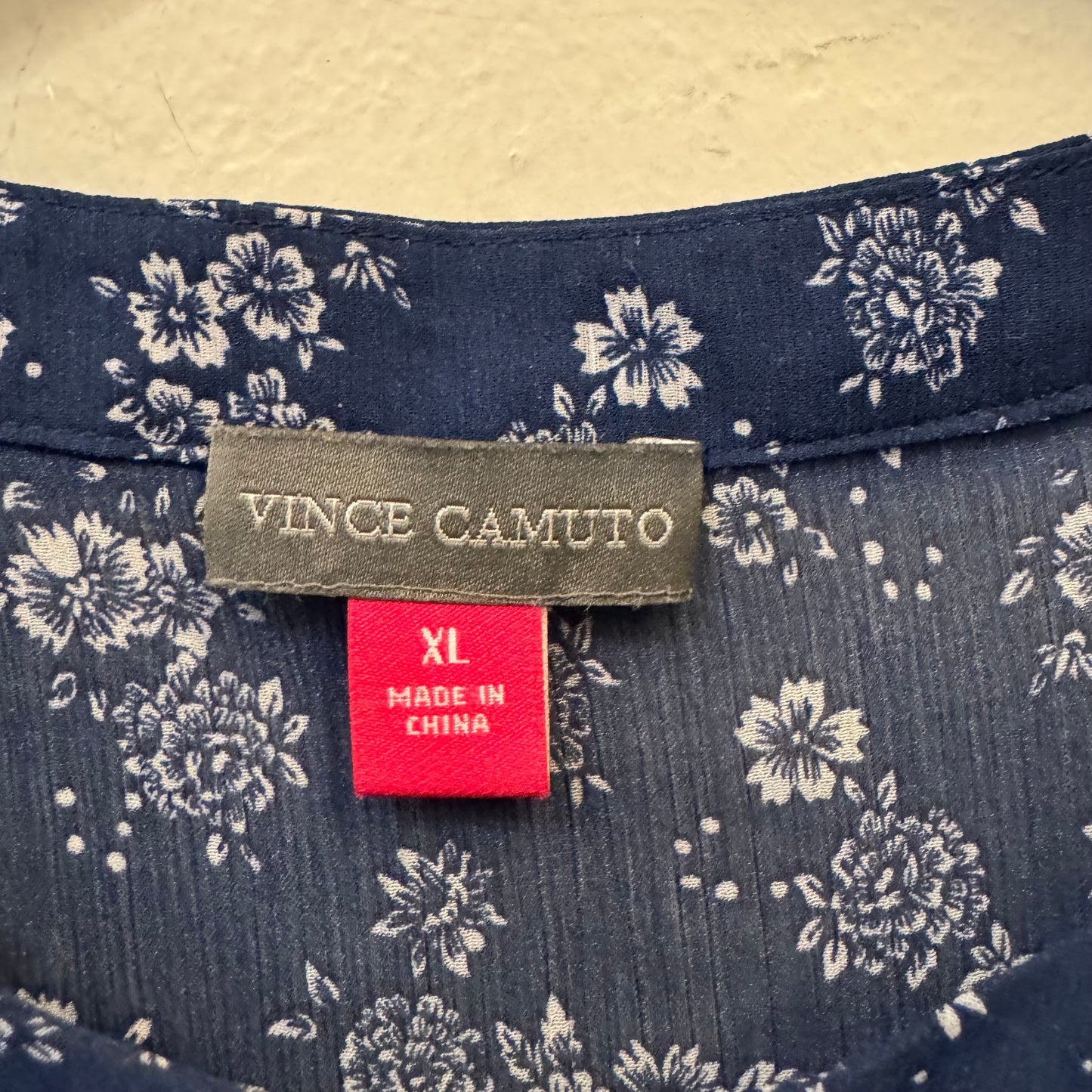 Top Short Sleeve By Vince Camuto In Blue & White, Size: Xl