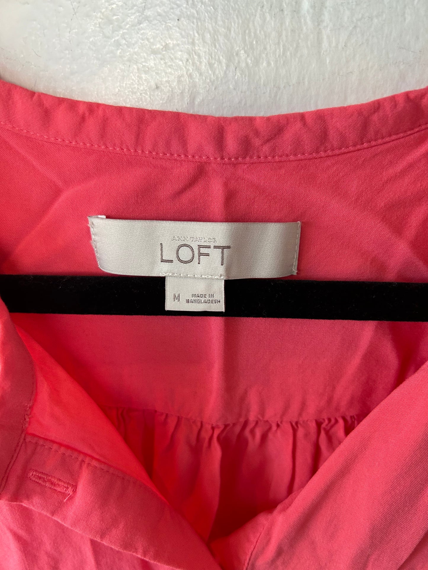 Top Sleeveless By Loft In Peach, Size: M