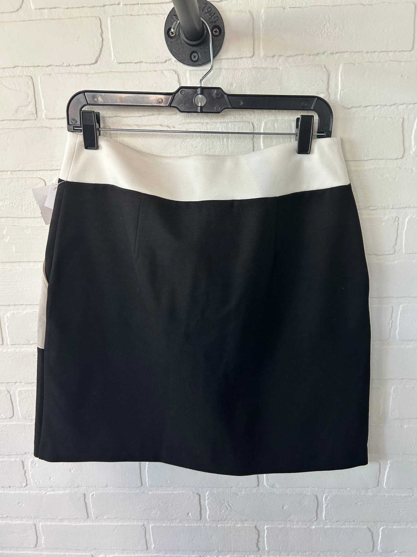 Skirt Mini & Short By Inc In Black & White, Size: 6