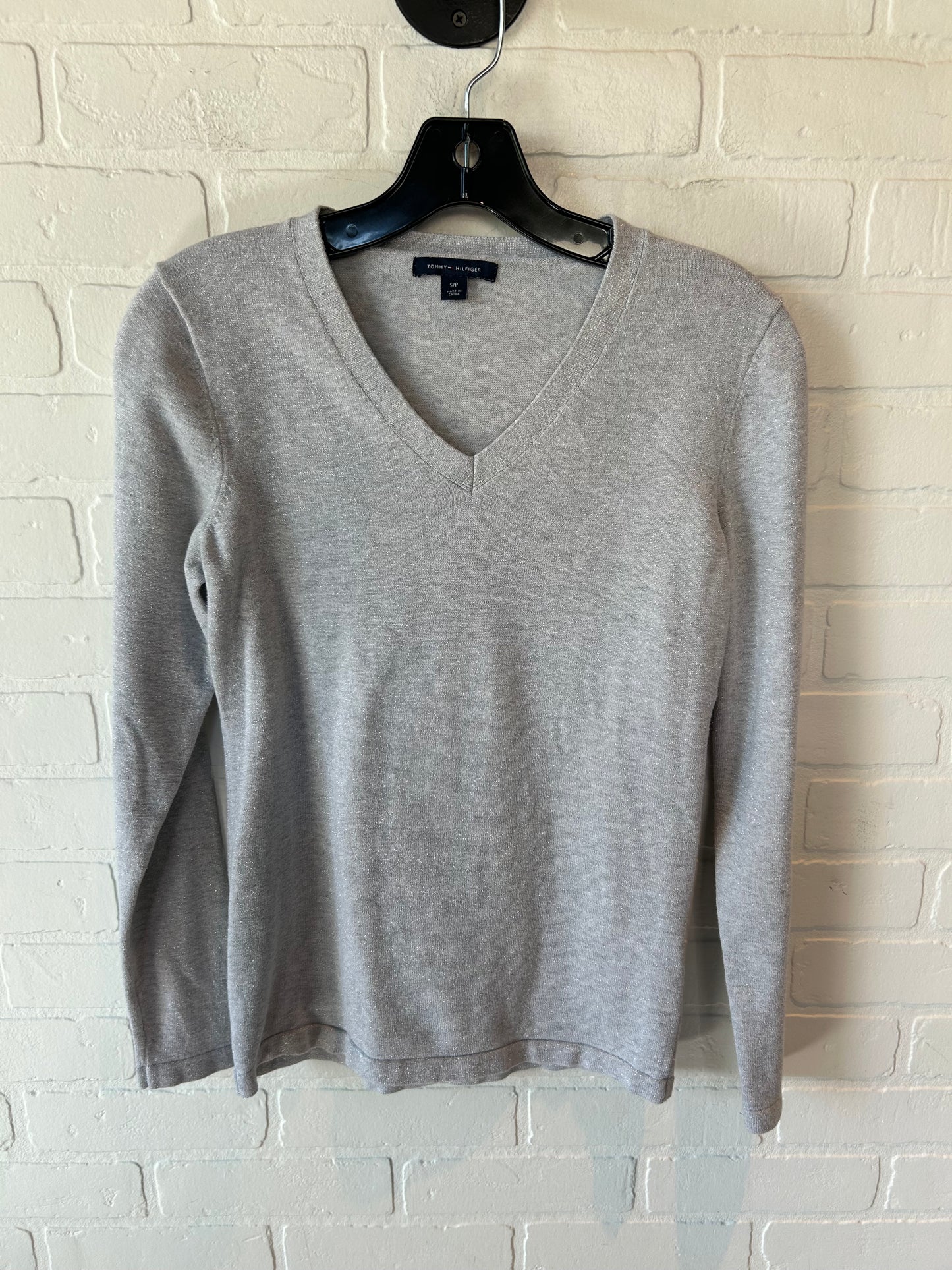 Sweater By Tommy Hilfiger In Silver, Size: S