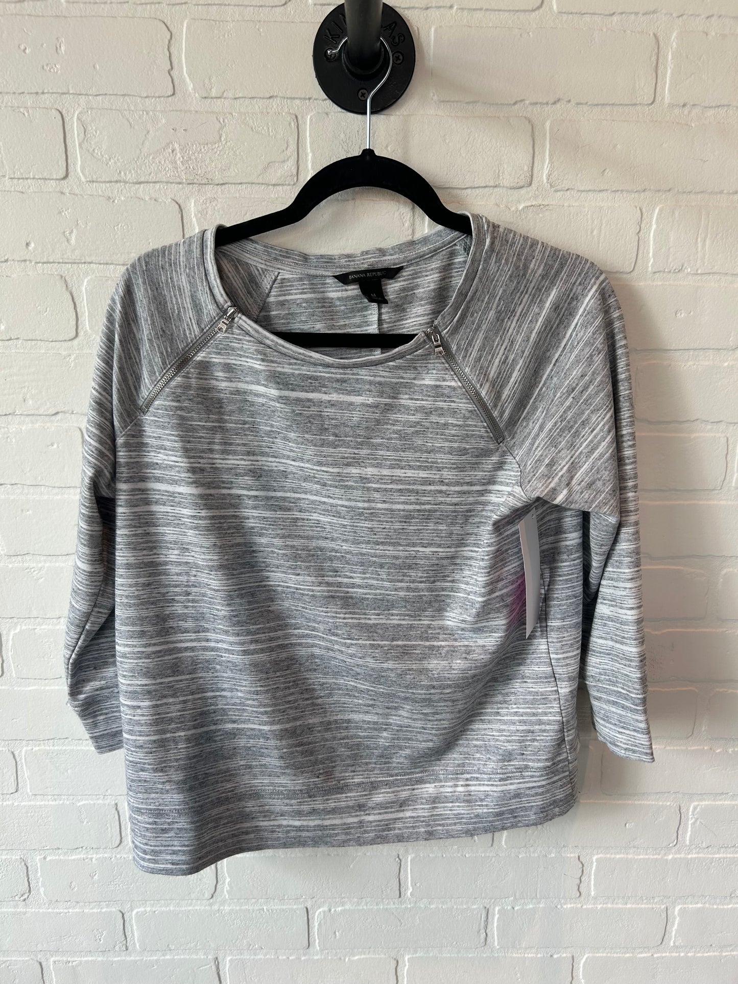 Top 3/4 Sleeve By Banana Republic In Grey & White, Size: M