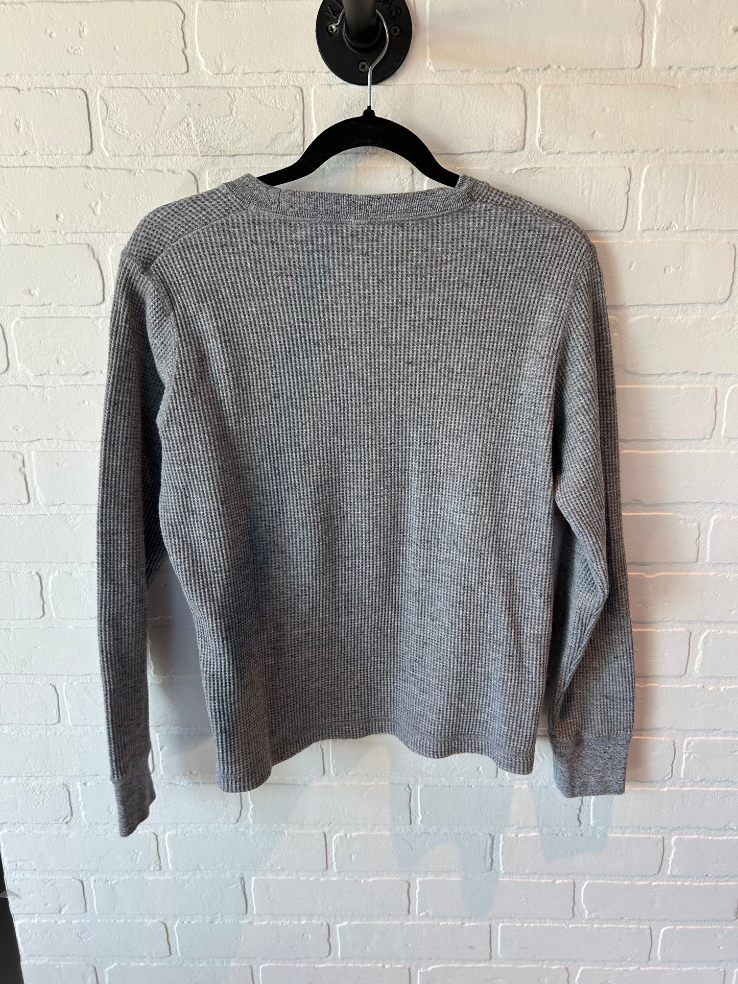 Top Long Sleeve By Uniqlo In Grey, Size: Xs