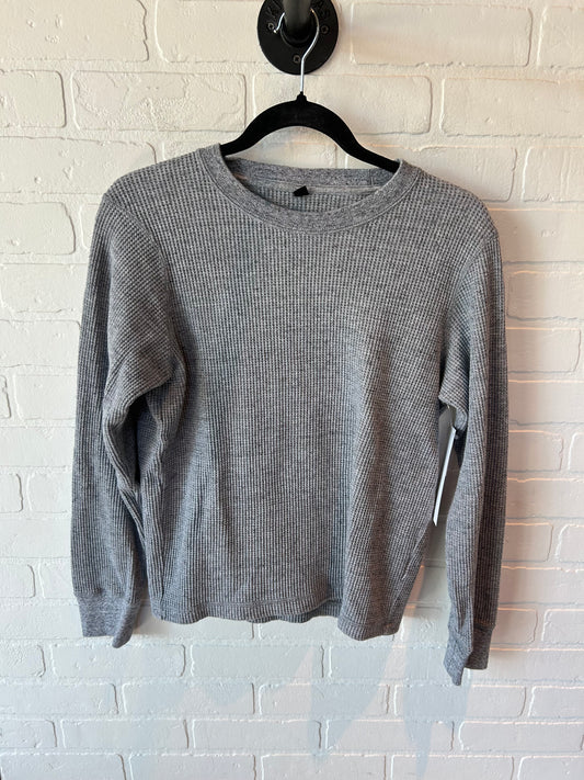 Top Long Sleeve By Uniqlo In Grey, Size: Xs