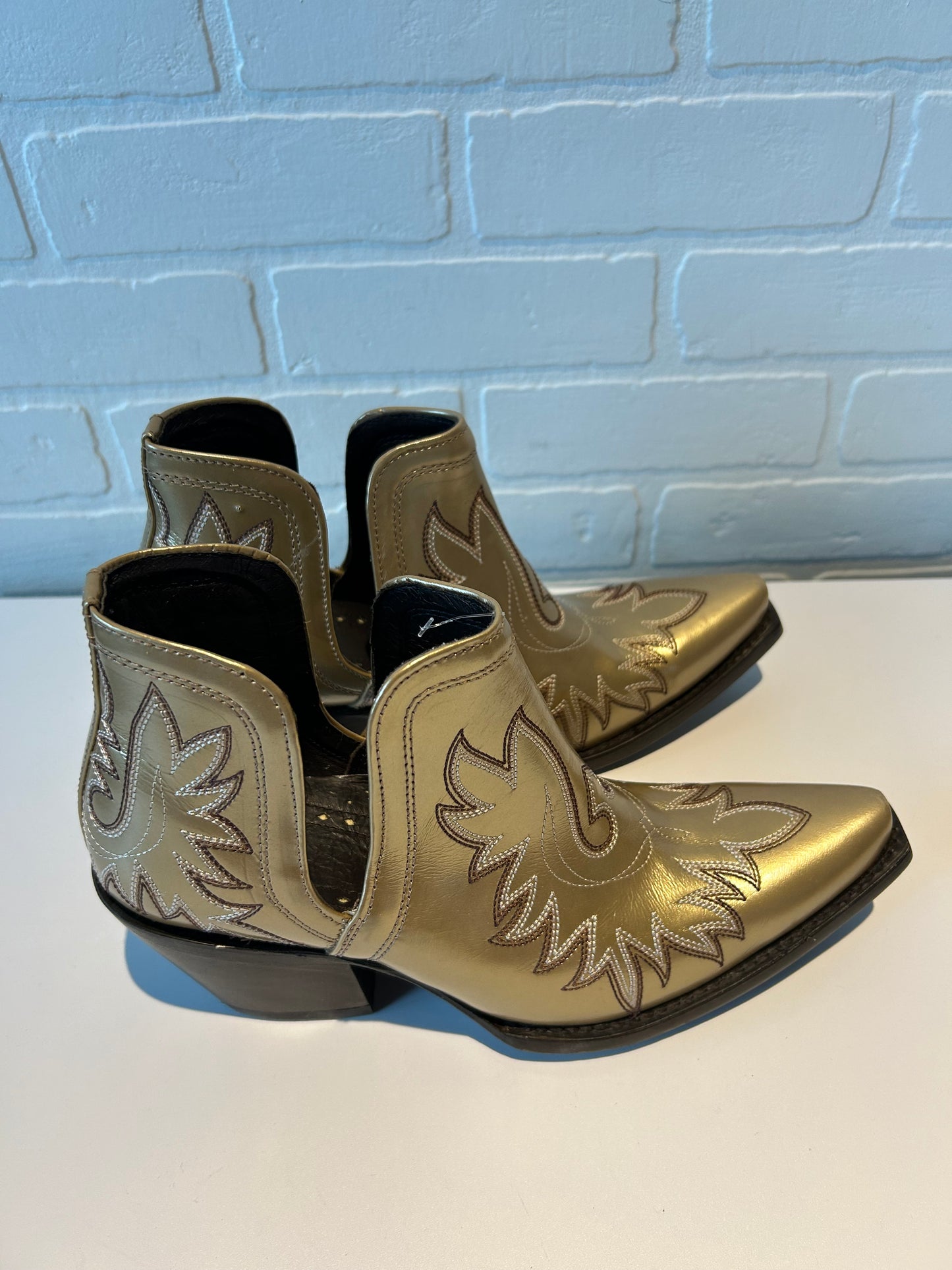 Boots Western By Ariat In Gold, Size: 10