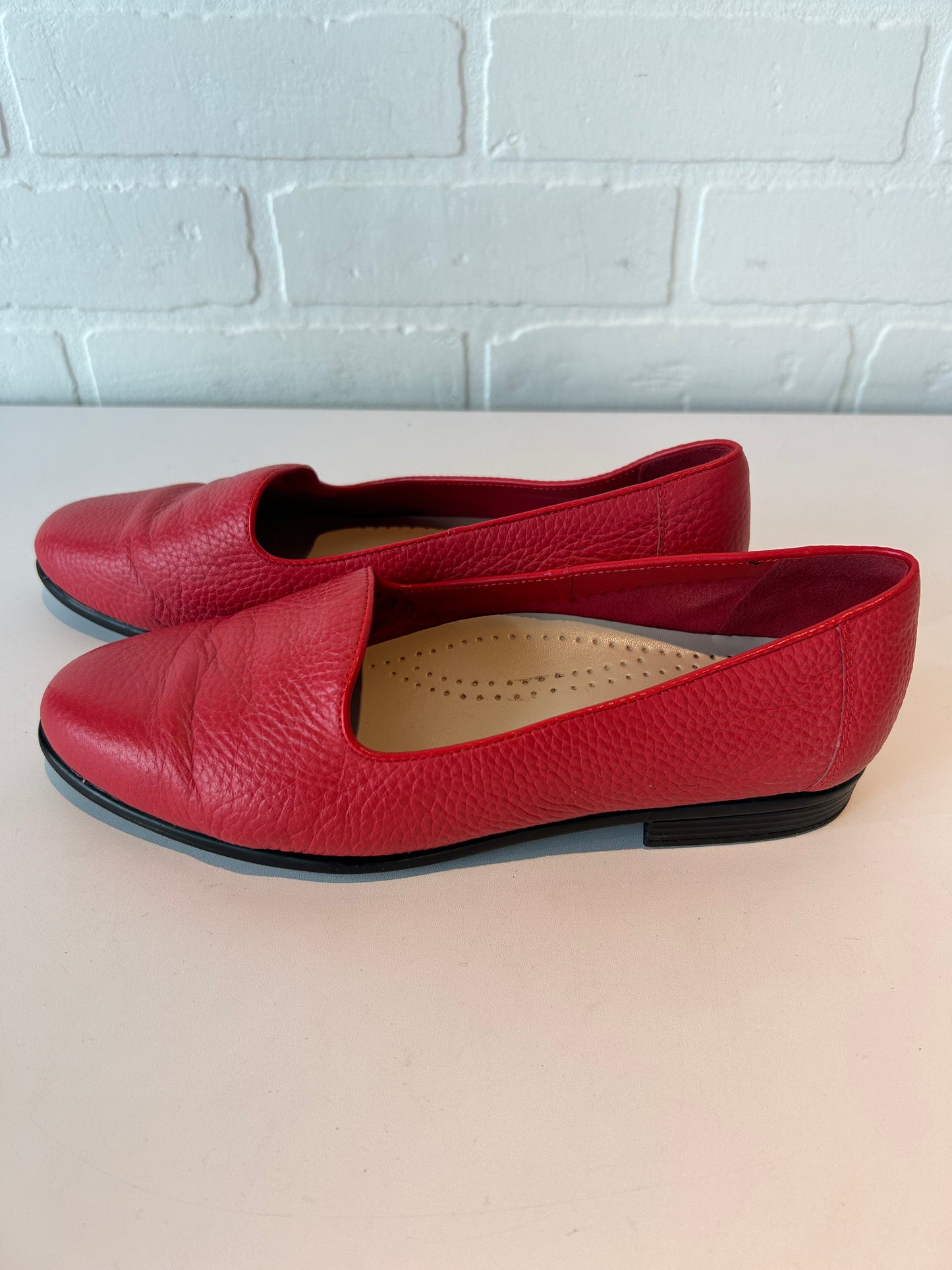 Shoes Flats By TROTTERS  In Red, Size: 7