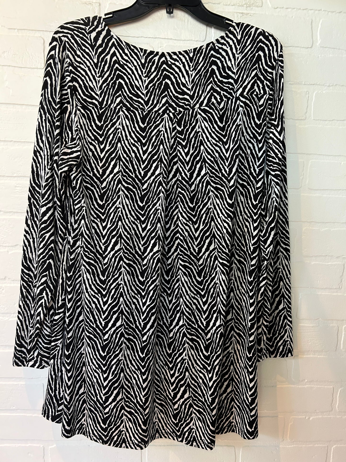 Tunic Long Sleeve By Intro In Black & White, Size: M