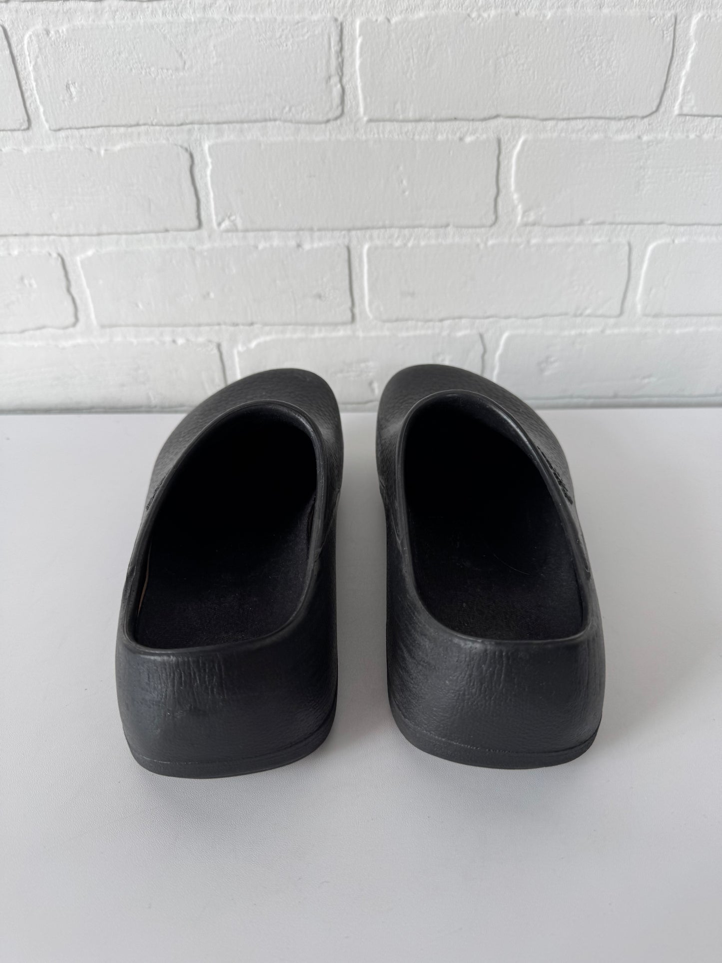 Shoes Flats By Birkenstock In Black, Size: 6