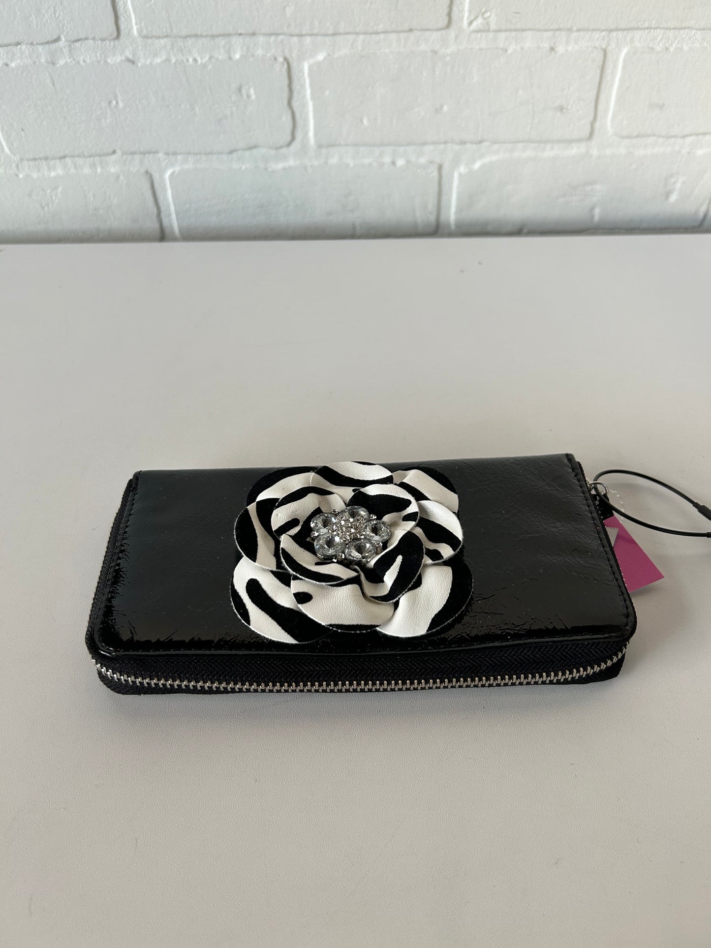 Wallet By Clothes Mentor, Size: Large