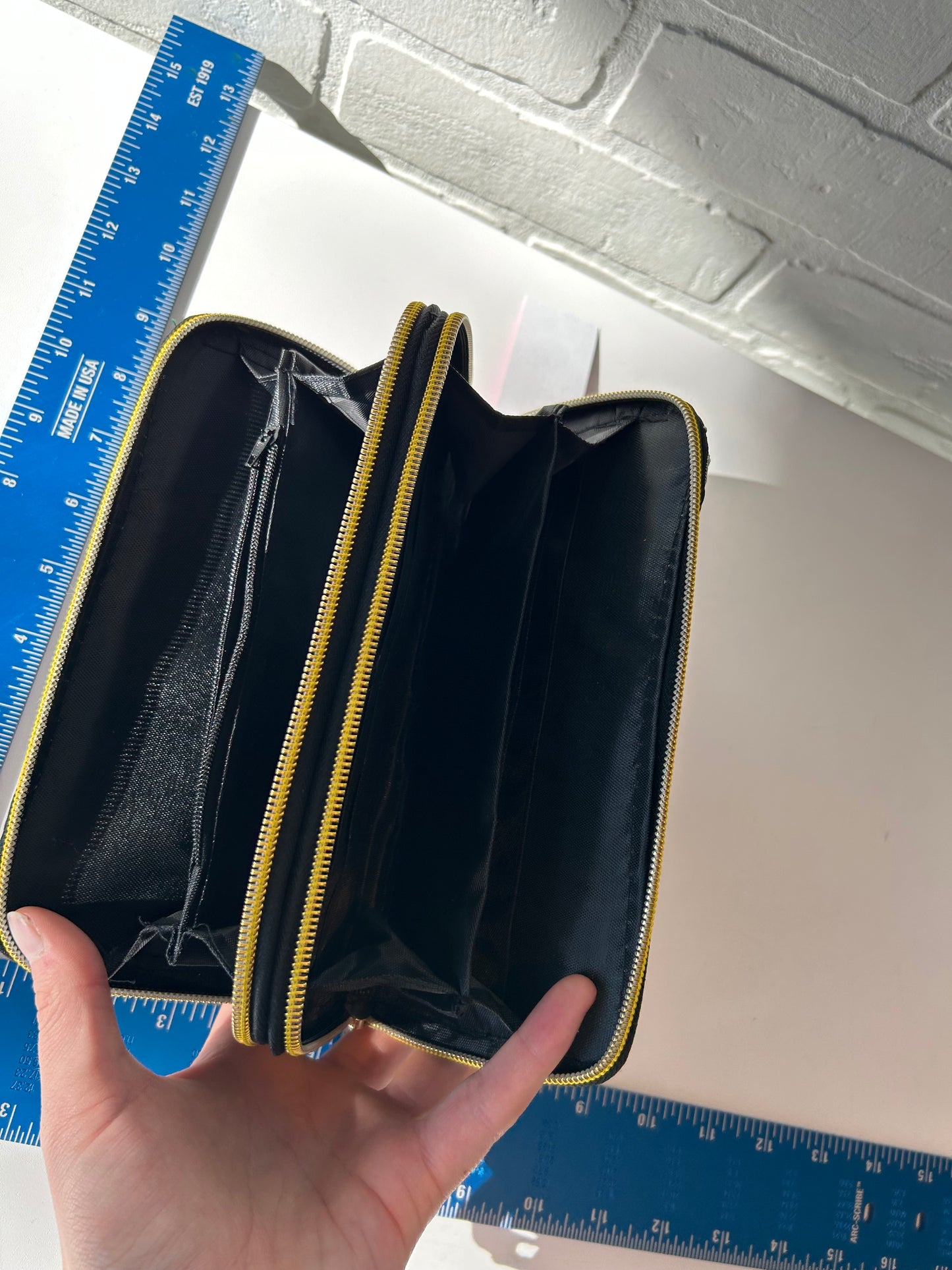 Wallet By Clothes Mentor, Size: Large