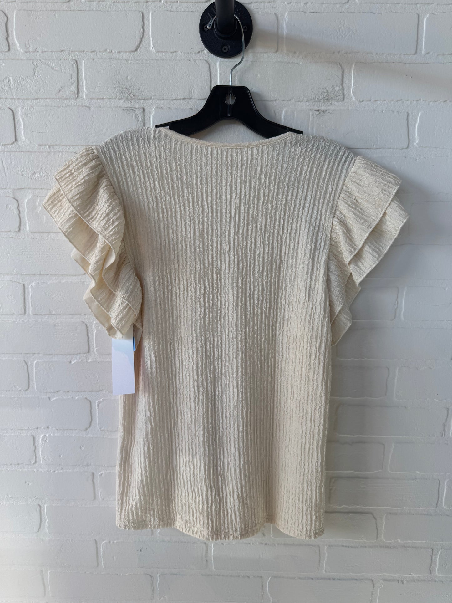 Top Short Sleeve By Clothes Mentor In Cream, Size: S