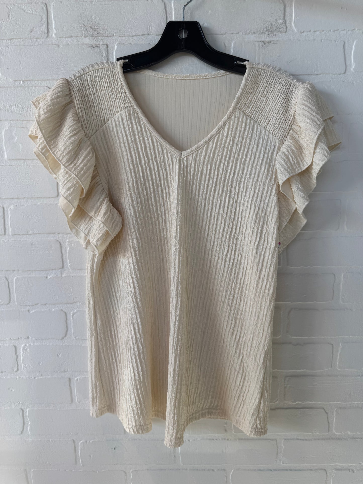 Top Short Sleeve By Clothes Mentor In Cream, Size: S