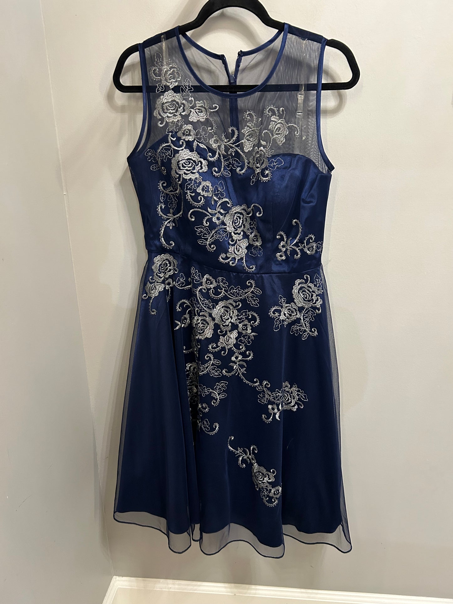 Dress Casual Midi By Clothes Mentor In Blue & Silver, Size: L