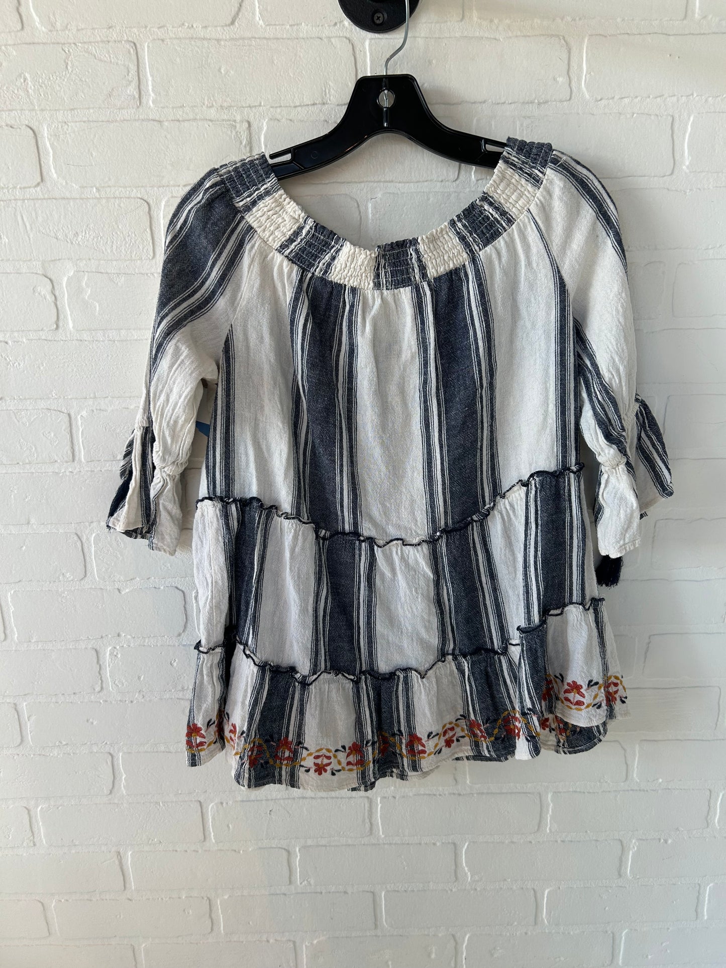 Top Short Sleeve By Knox Rose In Blue & White, Size: M