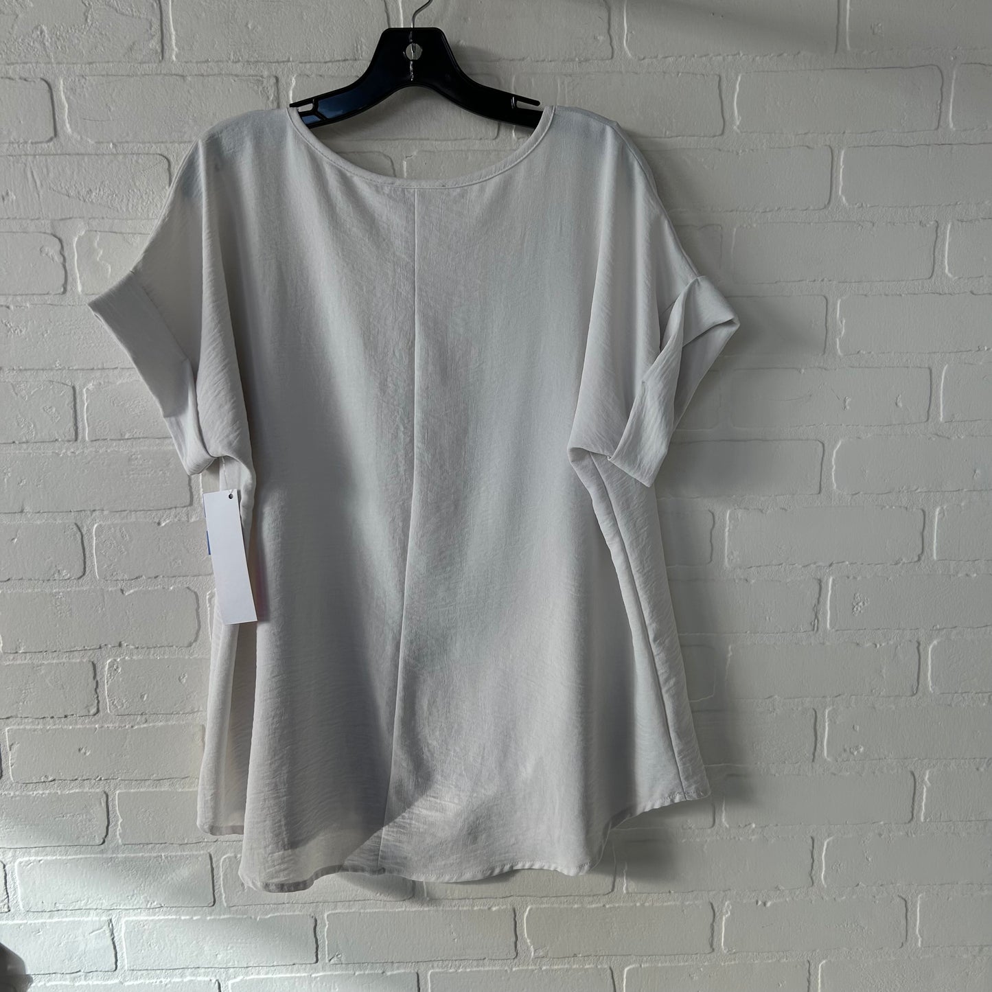 Top Short Sleeve By Entro In White, Size: M