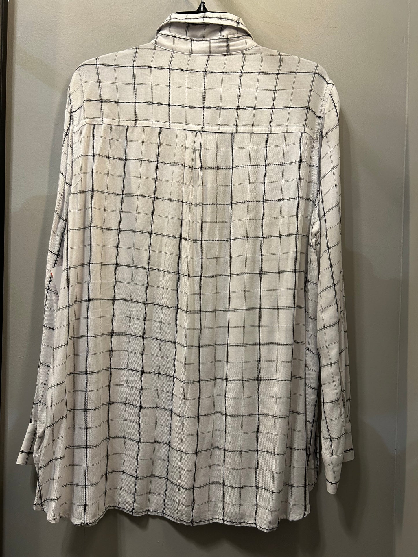 Top Long Sleeve By Old Navy In Black & White, Size: Xl