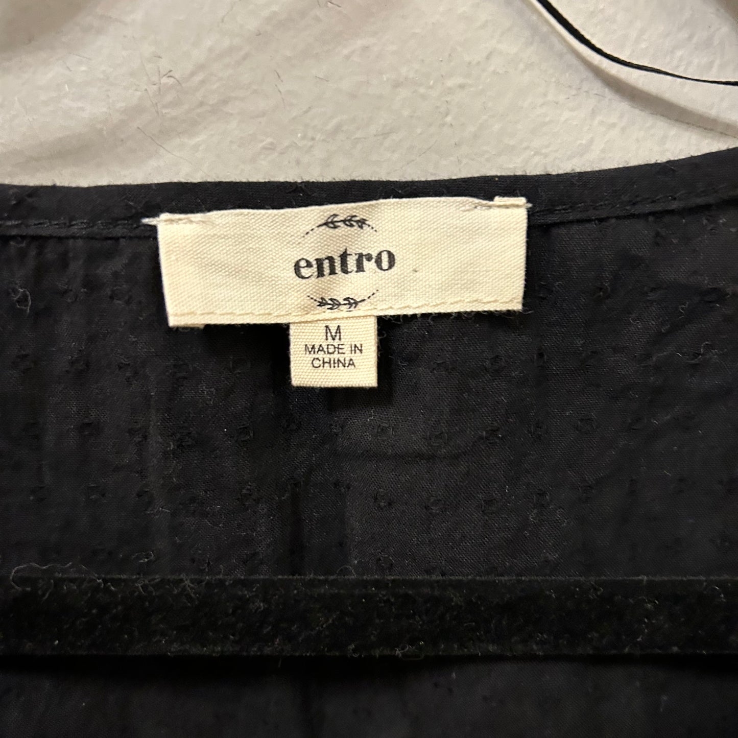 Top Short Sleeve By Entro In Black, Size: M