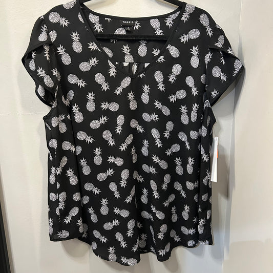 Top Short Sleeve By Torrid In Black & White, Size: 2x