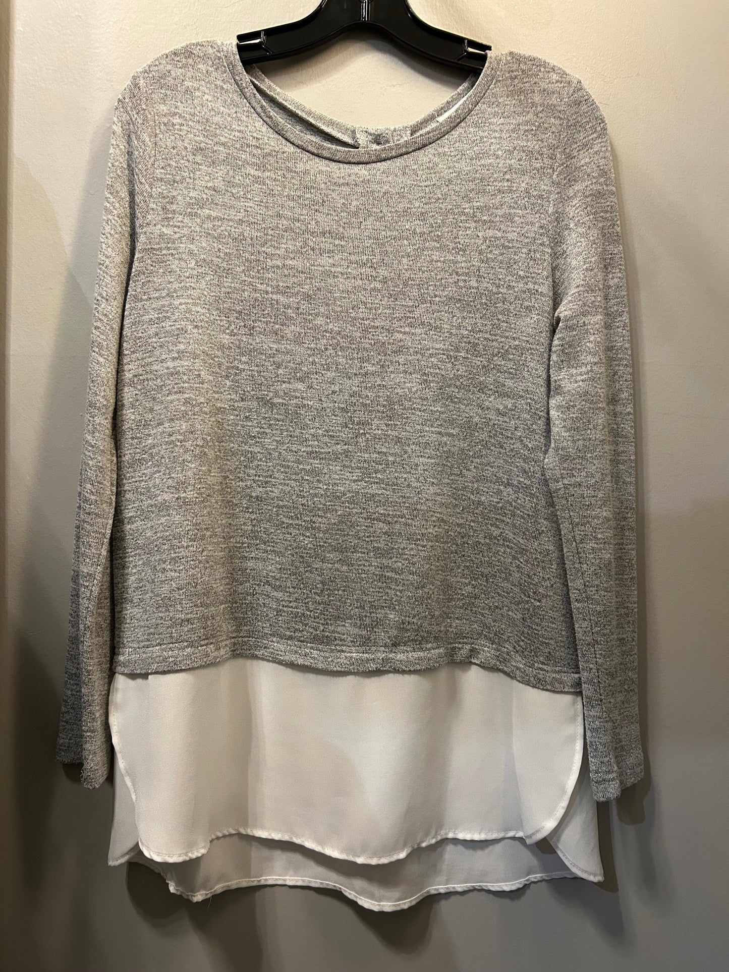 Top Long Sleeve By  OVI  In Grey & White, Size: M