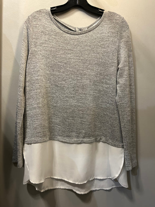 Top Long Sleeve By  OVI  In Grey & White, Size: M