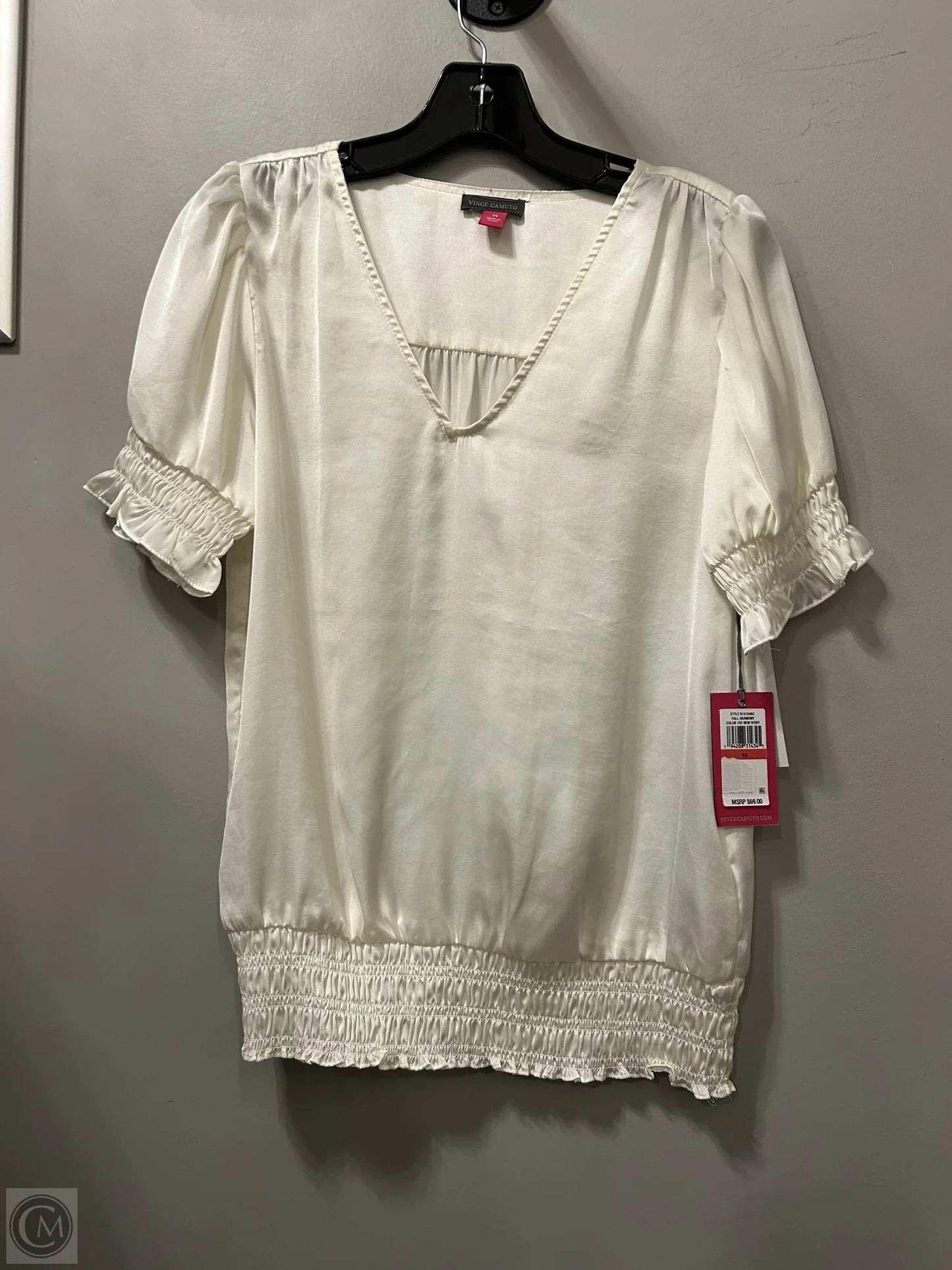 Top Short Sleeve By Vince Camuto In Ivory, Size: Xs