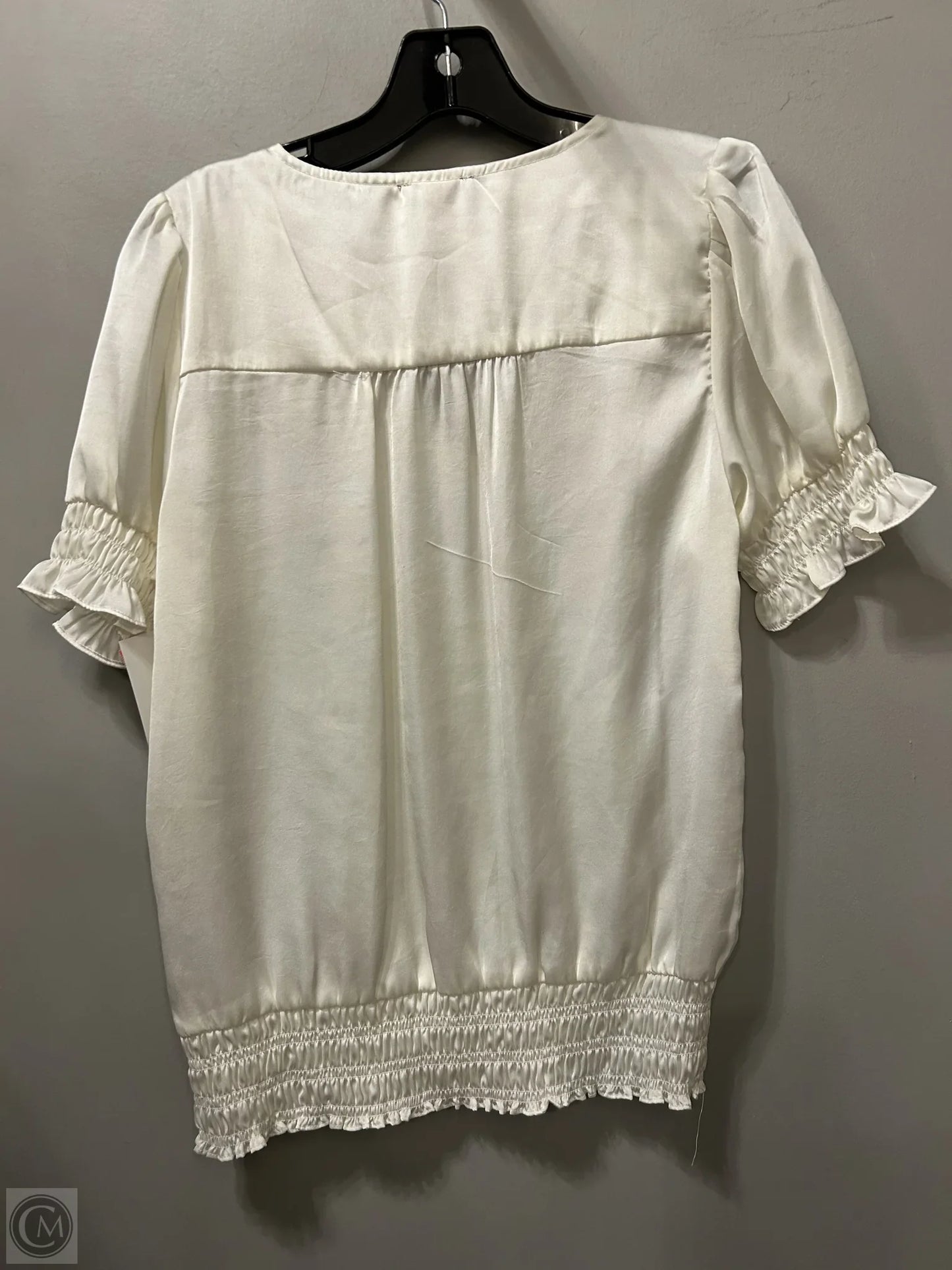 Top Short Sleeve By Vince Camuto In Ivory, Size: Xs