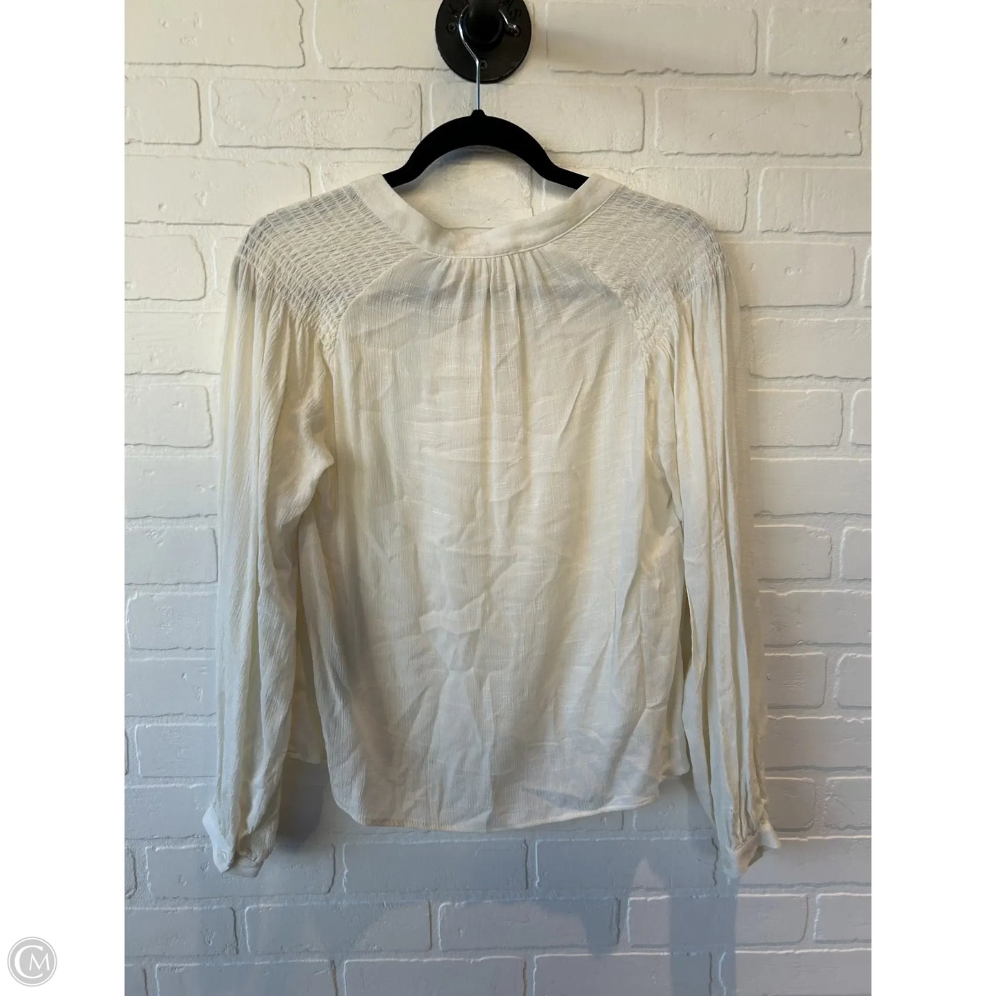 Top Long Sleeve By Clothes Mentor In Cream, Size: Xs