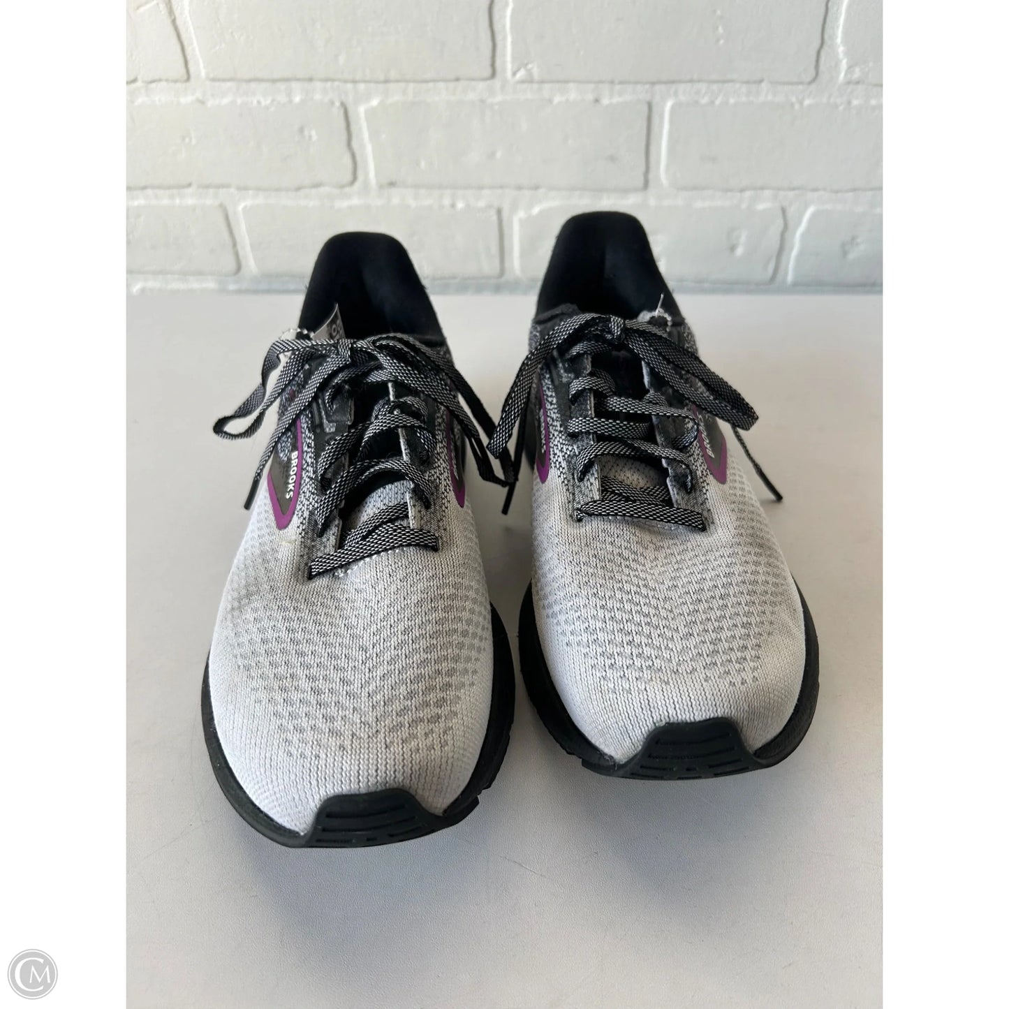 Shoes Athletic By Brooks In Grey & Purple, Size: 7.5