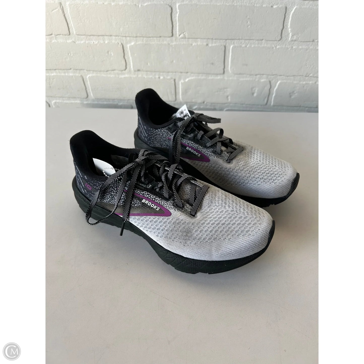 Shoes Athletic By Brooks In Grey & Purple, Size: 7.5