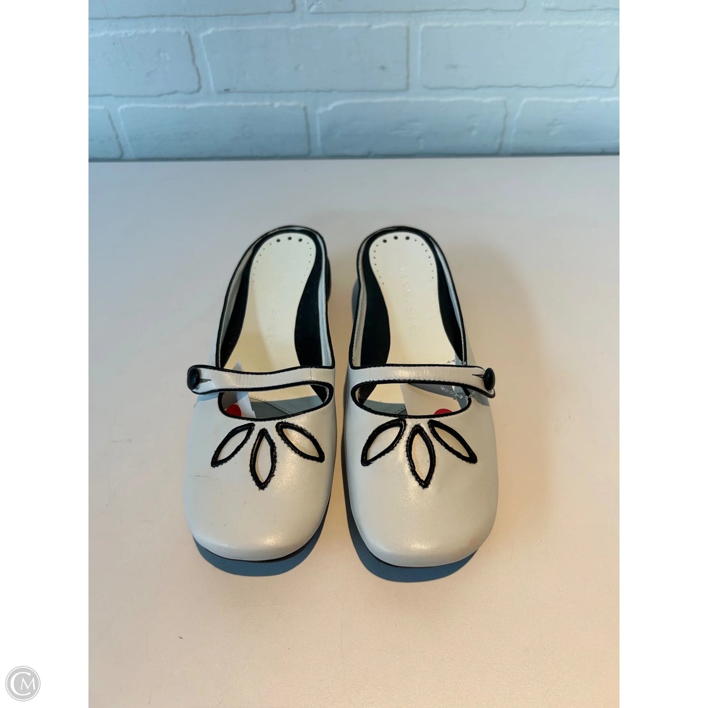Shoes Flats By Gianni Bini In Black & White, Size: 6