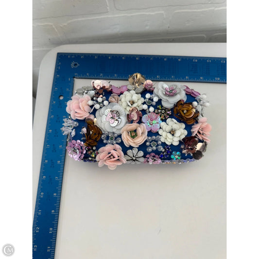 Clutch By Clothes Mentor, Size: Medium