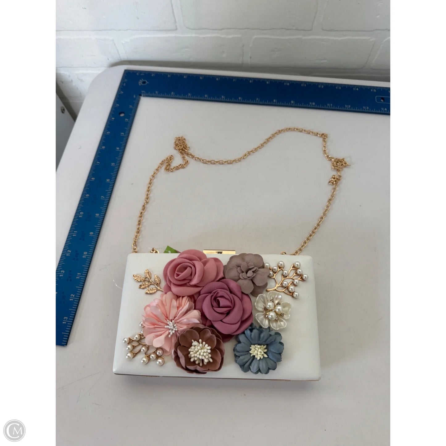 Clutch By Clothes Mentor, Size: Medium
