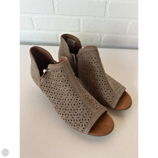 Boots Ankle Heels By Cobb Hill In Brown, Size: 9