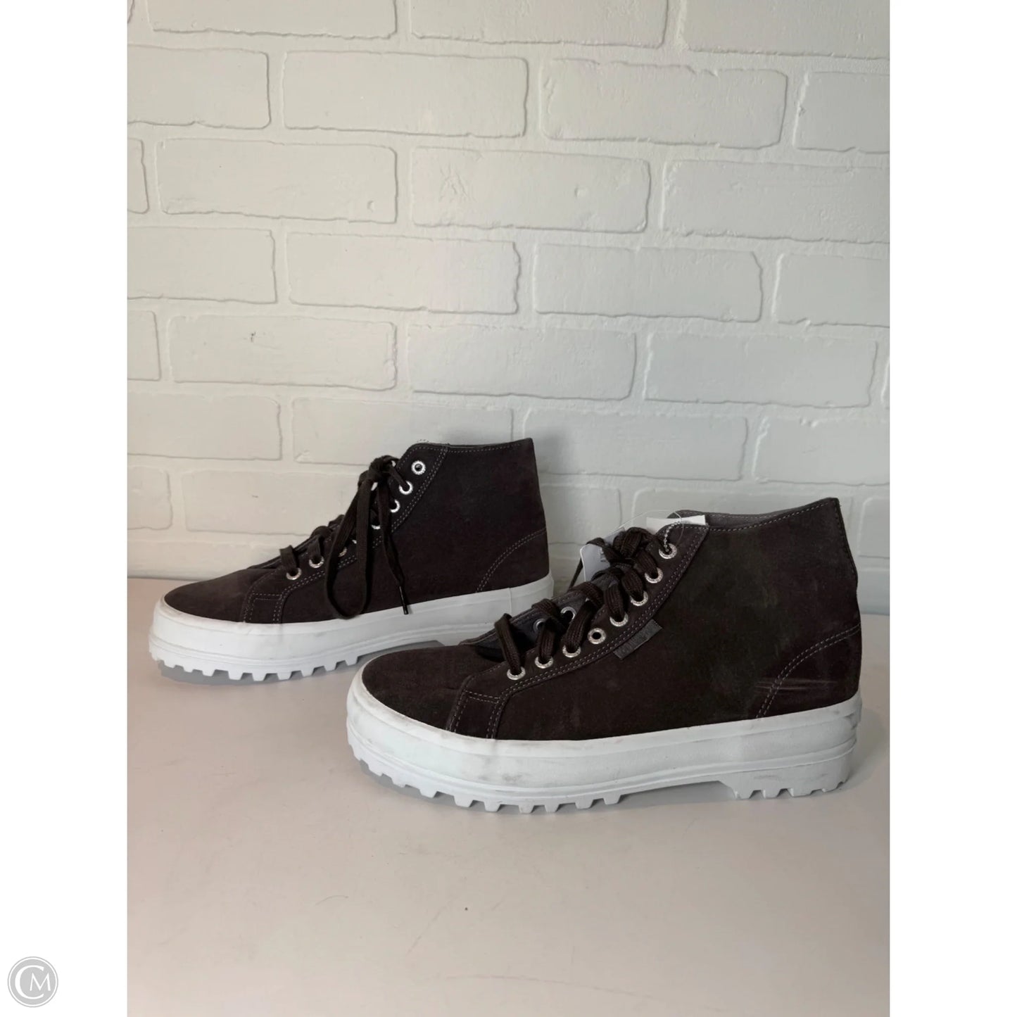 Shoes Sneakers By Superga In Grey & White, Size: 9.5