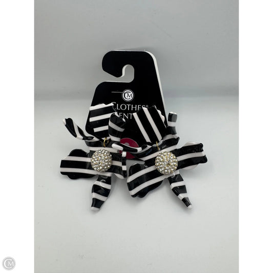 Earrings Clip By Cma