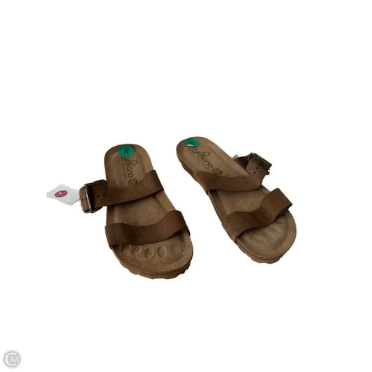 Sandals Flats By Clothes Mentor In Brown, Size: 8