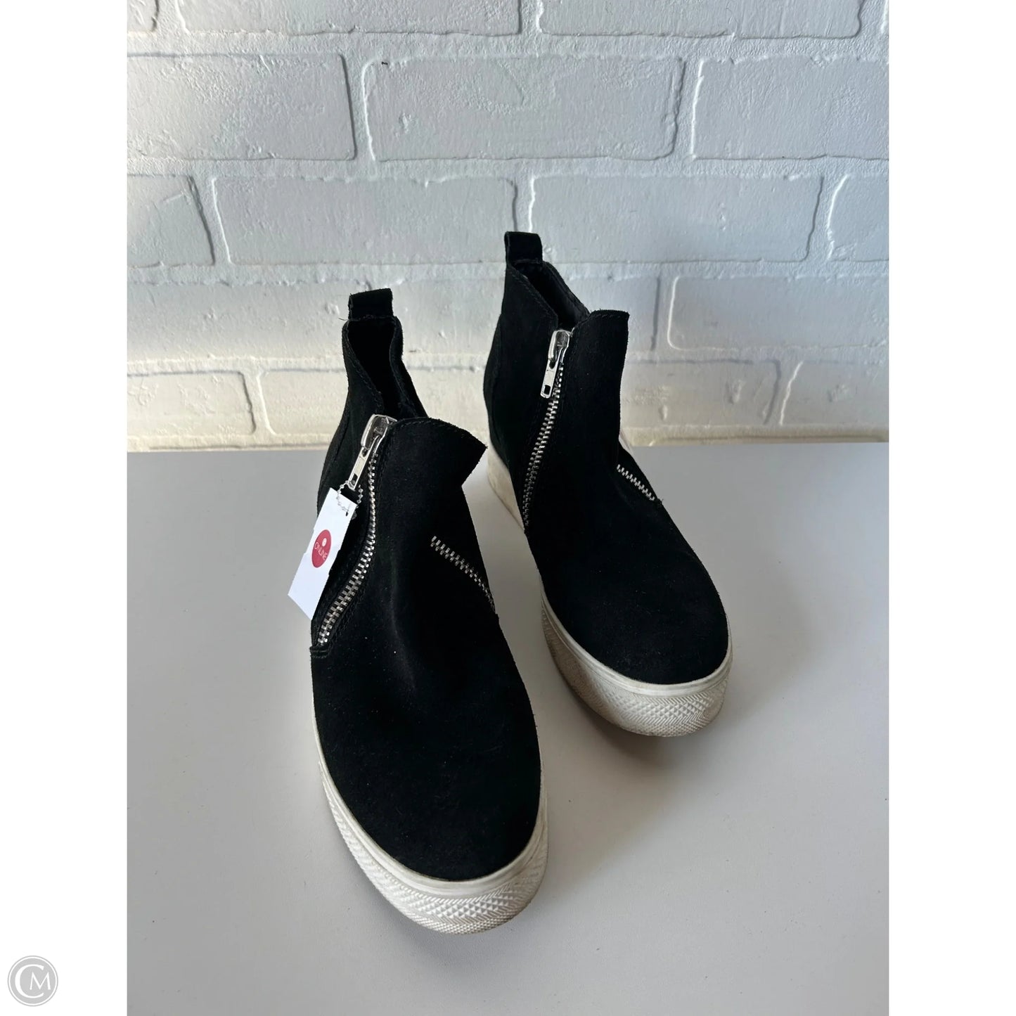 Shoes Sneakers By Steve Madden In Black & White, Size: 9