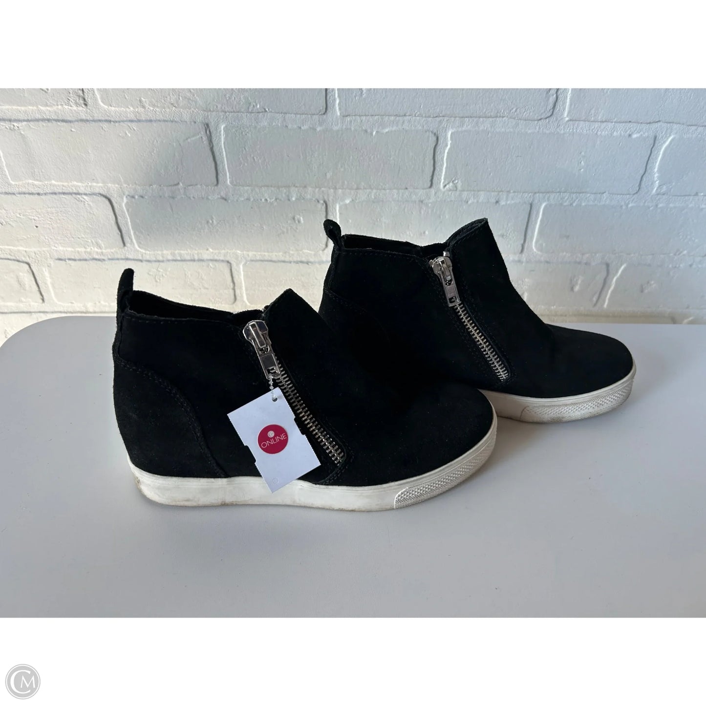 Shoes Sneakers By Steve Madden In Black & White, Size: 9