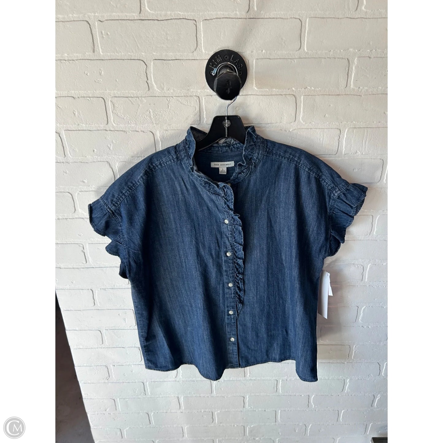 Top Short Sleeve By Free Assembly In Blue Denim, Size: L