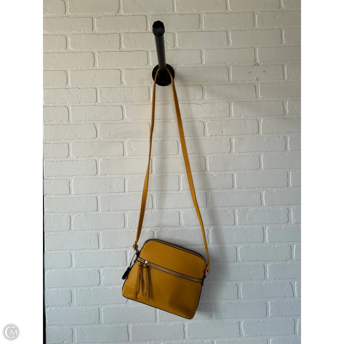 Crossbody By Clothes Mentor, Size: Medium