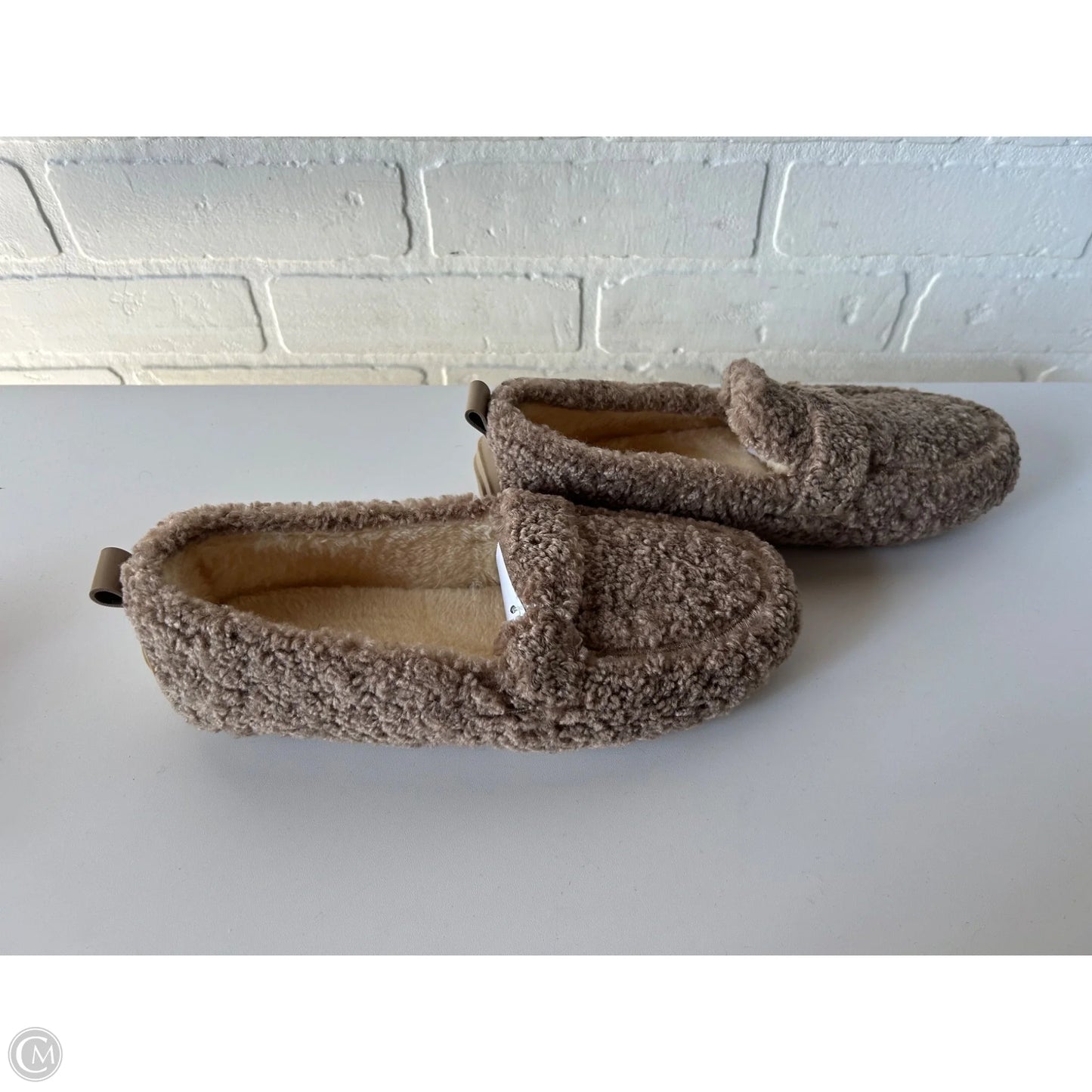 Slippers By Clothes Mentor In Brown, Size: 8.5