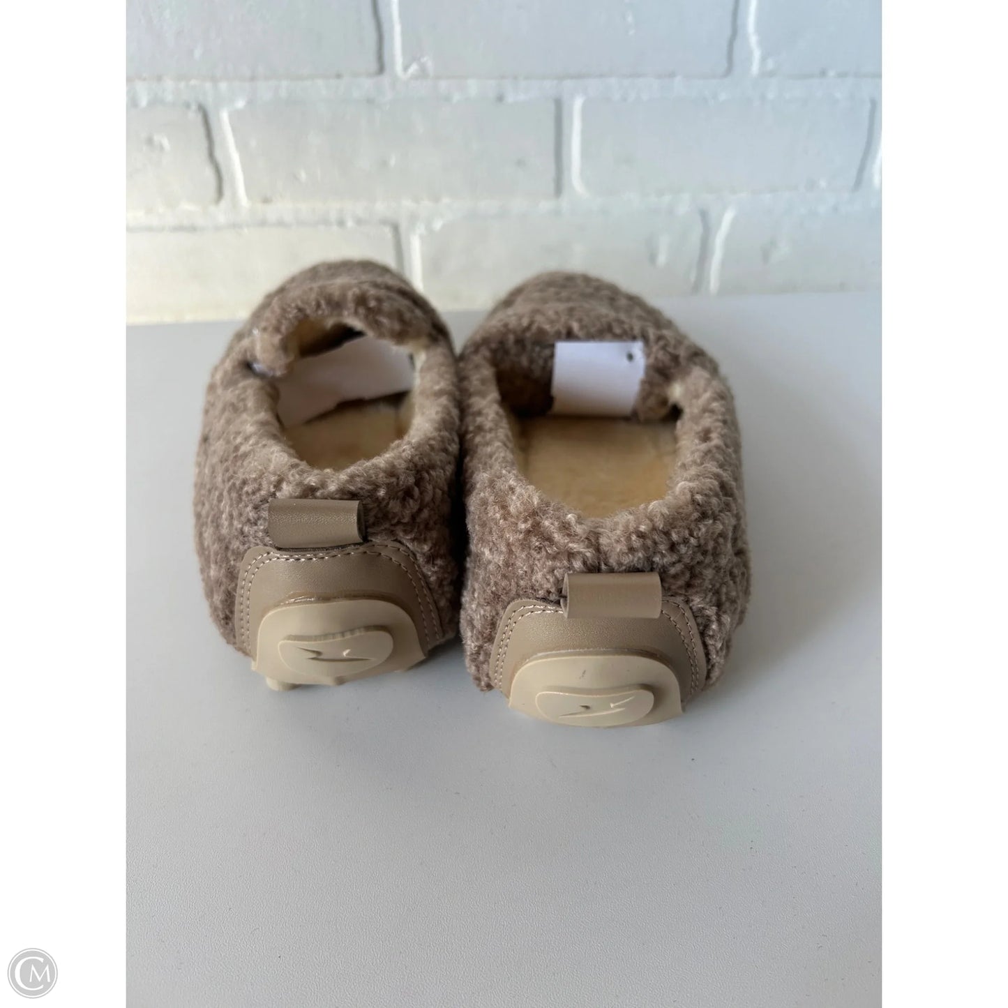 Slippers By Clothes Mentor In Brown, Size: 8.5