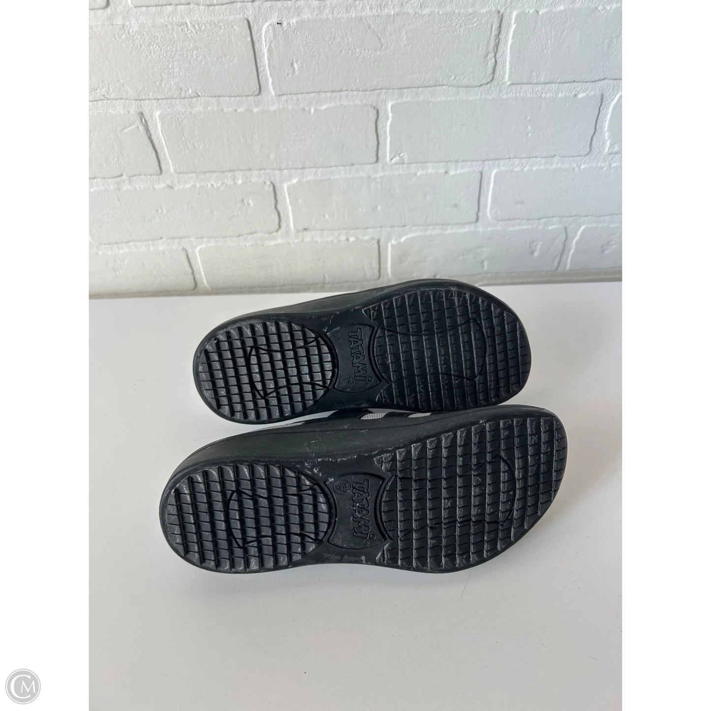 Shoes Flats By Birkenstock In Black & Silver, Size: 6