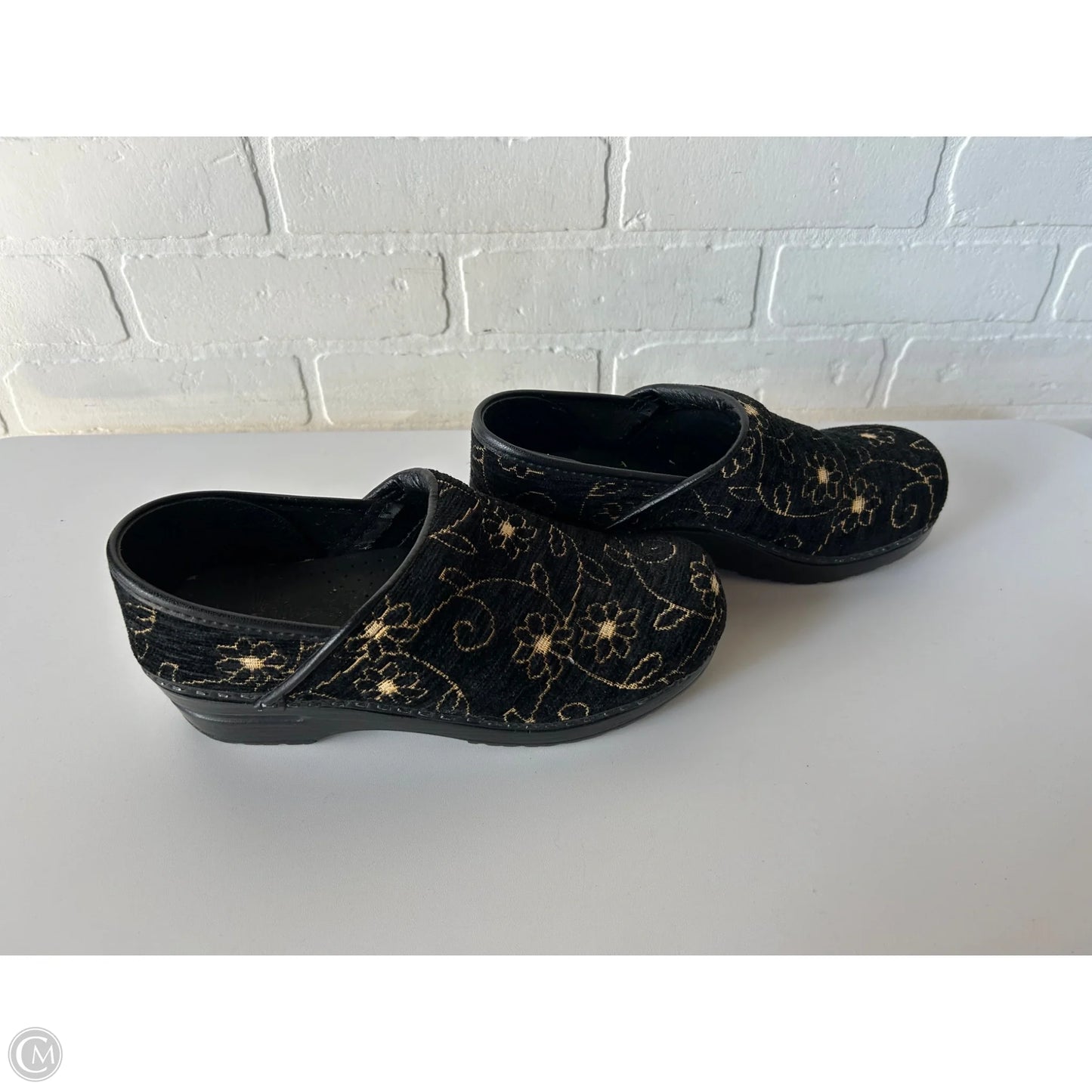Shoes Flats By Dansko In Black & Gold, Size: 7.5